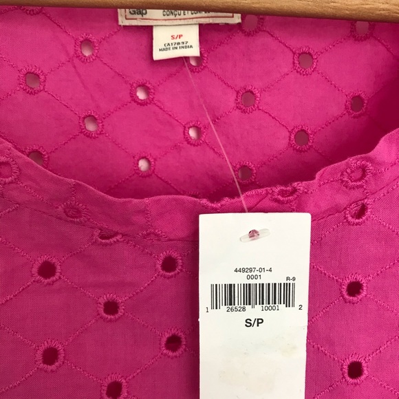 GAP | Eyelet Top - Picture 3 of 4